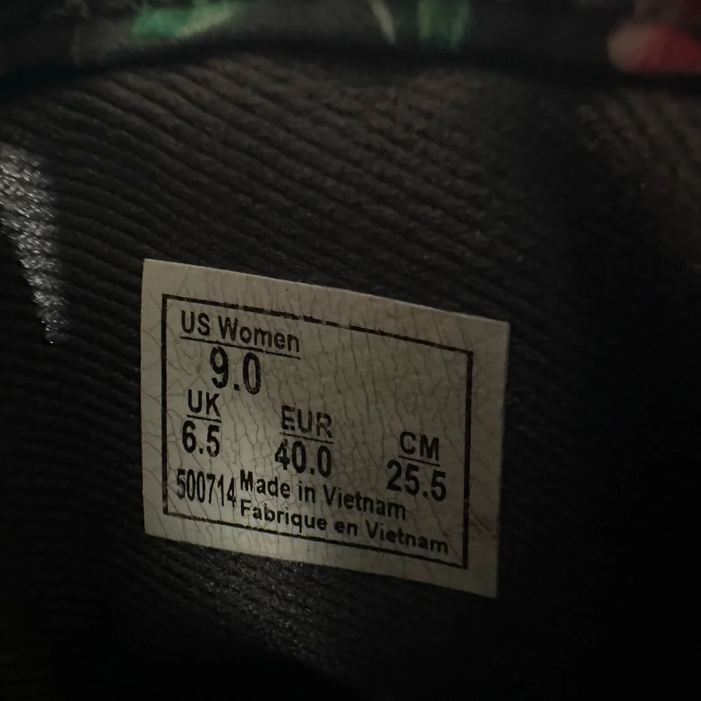 Vans Floral Black Low-Top Sneakers with Multicolor Accents - Picture 7 of 7